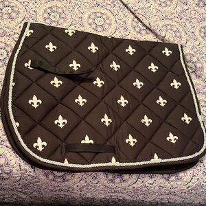 Lettia Collection Black and White Fleur-de-Lis English Saddle Pad 🐴